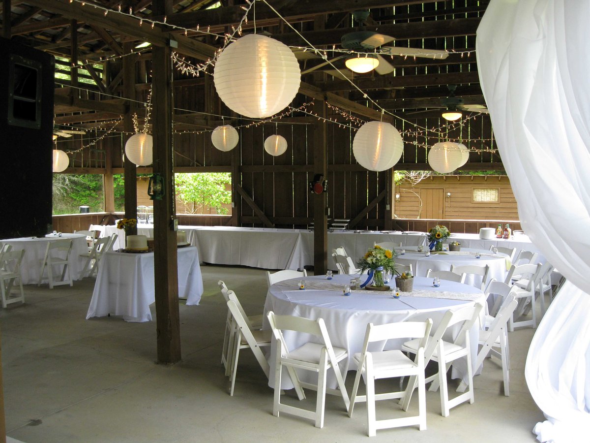Wedding-barn-white+tables-3648x2736